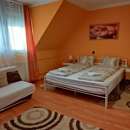 ゲストハウス Buebaj Vendeghaz エゲル